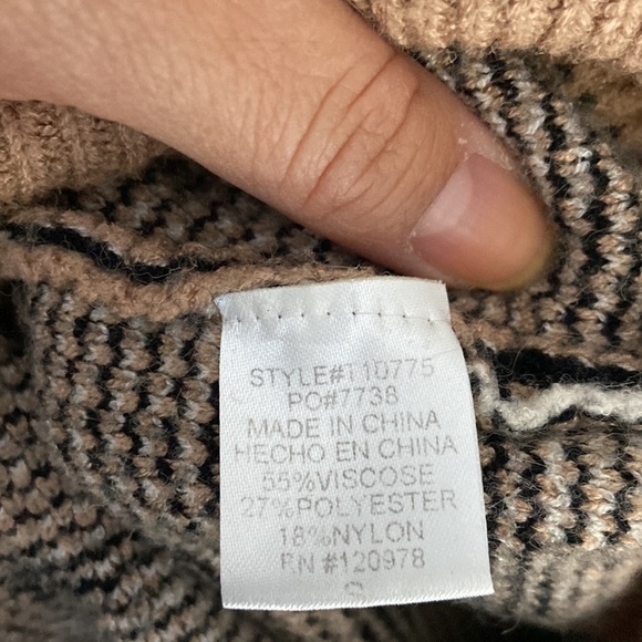 Vici - Entro leopard print vneck sweater - Picture 6 of 6